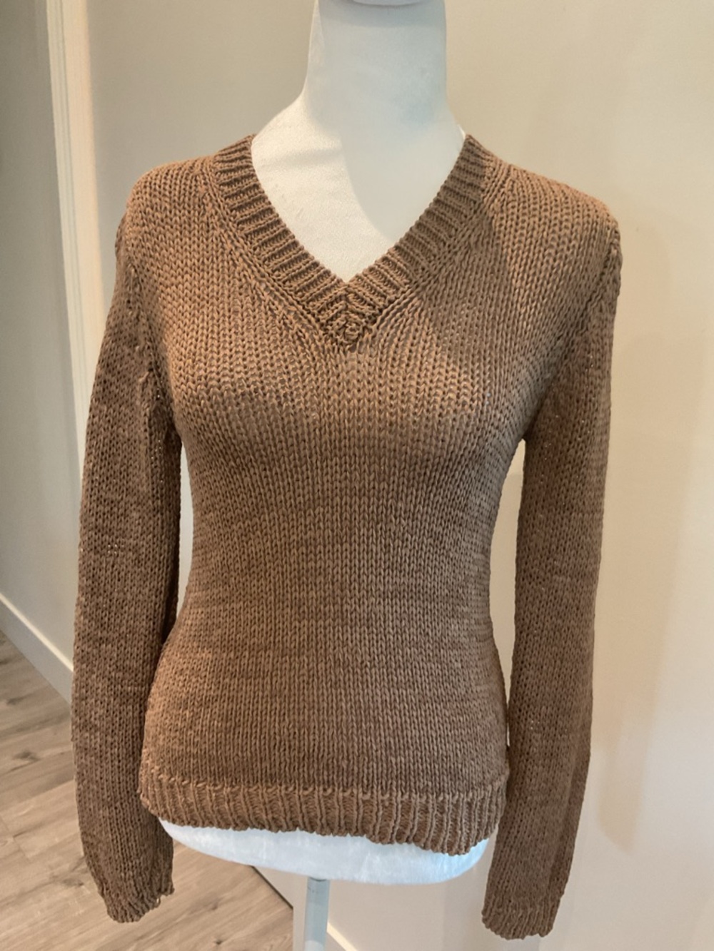 Signal since 1967 Upgraded 
Look V-Neck Sweater in Chestnut Brown
